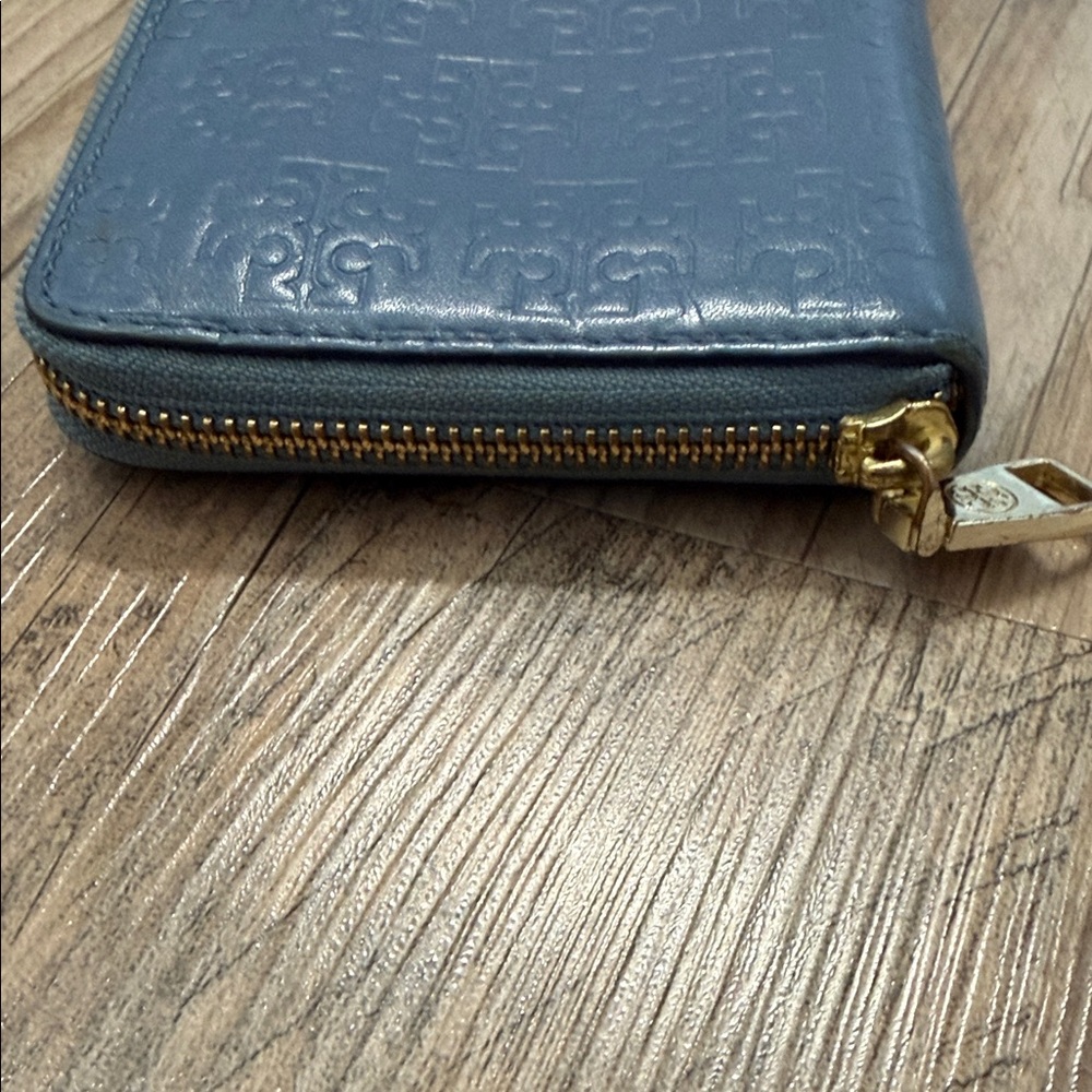 Vintage Tory Burch Navy Embossed Zip Wallet - Picture 2 of 4